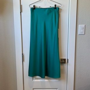 LOFT Midi Bias Skirt in Teal Plume Size Small.